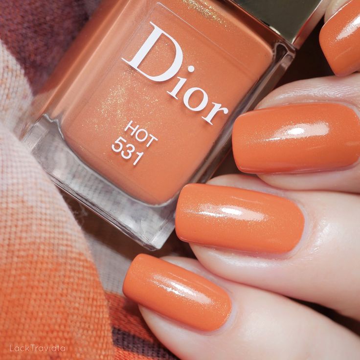 Dior Vernis Vernis à ongles - couleur couture - brillance et longue tenue - effet gel - soin protecteur