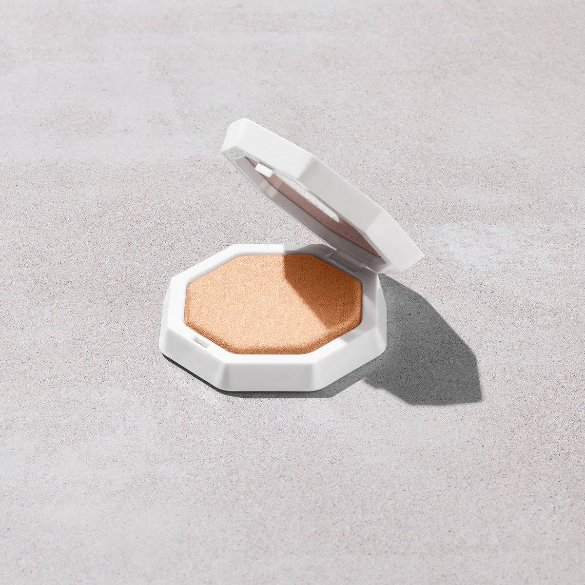Fenty Beauty Demi Glow Highlighter Pretty Purlz 01