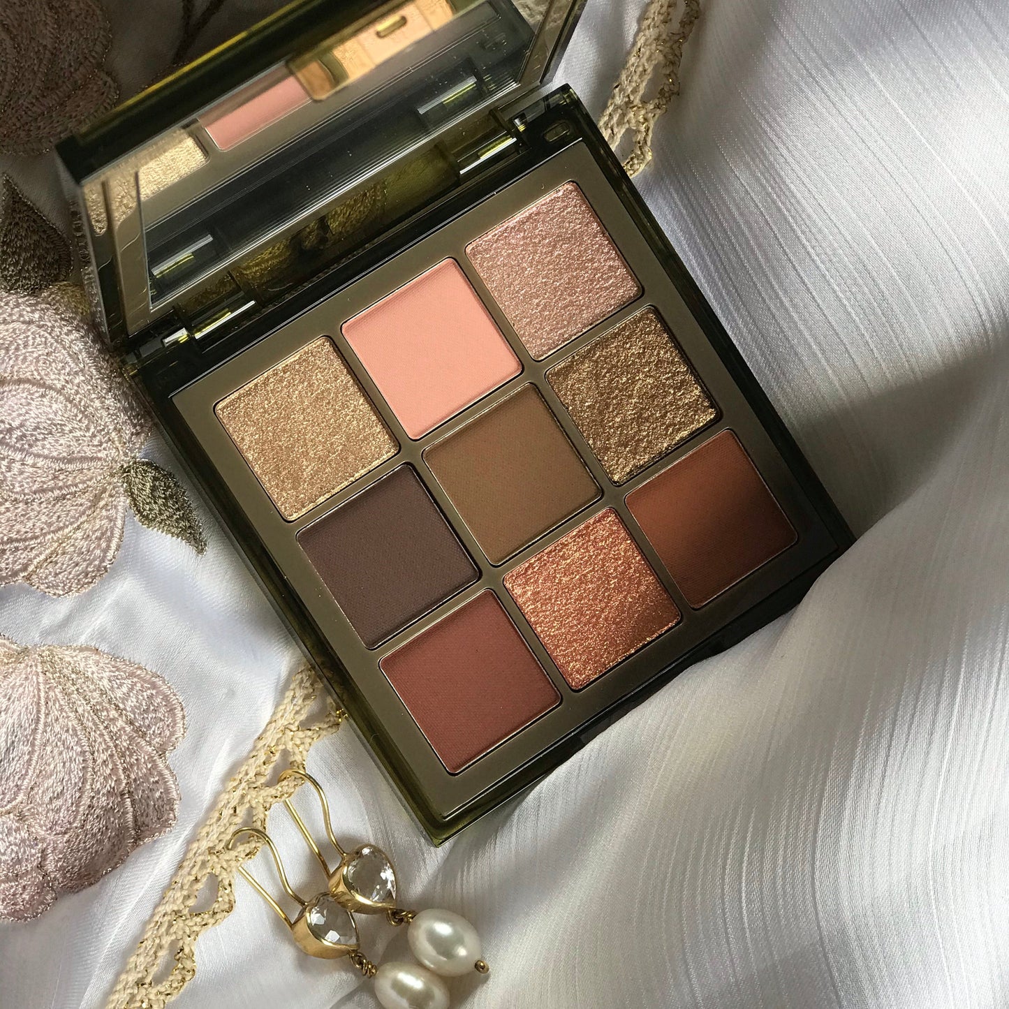 Haze Obsessions Khaki Palette Houda Beauty
